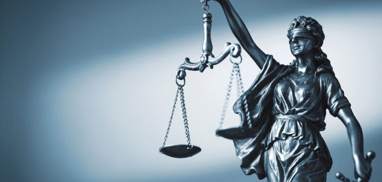 Impartir Justicia: ¿Aplicar la LEY o Reconocer Derechos?