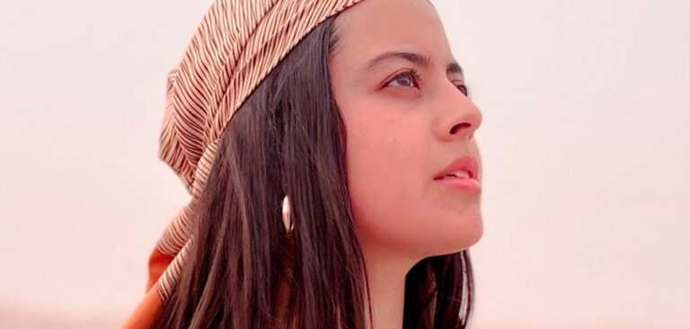 Influencer Cambia Frivolidad por DIOS