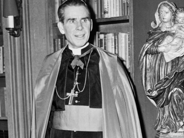 Fulton J. Sheen Hacia los Altares