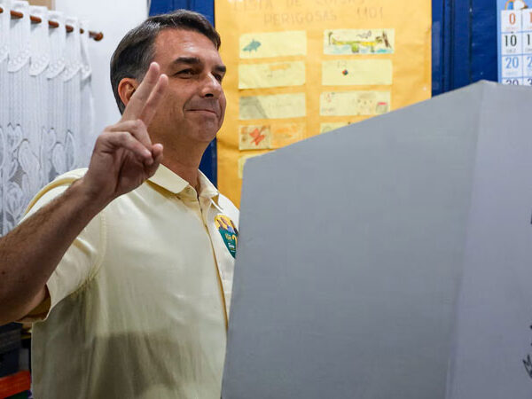 Flavio Bolsonaro: “Vamos a hacer el Mejor Gobierno”